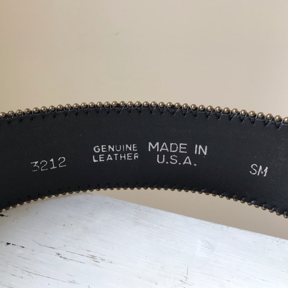 Wide black suede belt w/metallic pink - Picture 6 of 8